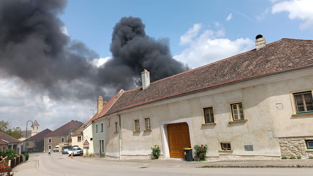 B3 – Brand in einem Gewerbebetrieb in Grafenberg